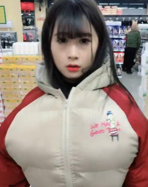超市抓竊賊「少女胸前腫成山」遭逼當場脫衣！拉開拉鍊「全場臉紅安靜」你可以走了…