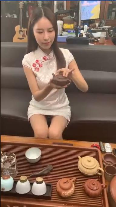 處男第一次喝茶...1次4.5K嫌貴！解鎖本土大奶妹「高清茶妹HD照曝光」：身體很誠實