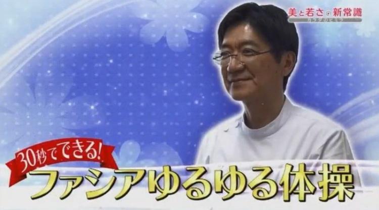 日本節目太優！白皙正妹整骨「師傅親自示範」浴袍邊動邊滑落...網笑：絕對健康！(12P
