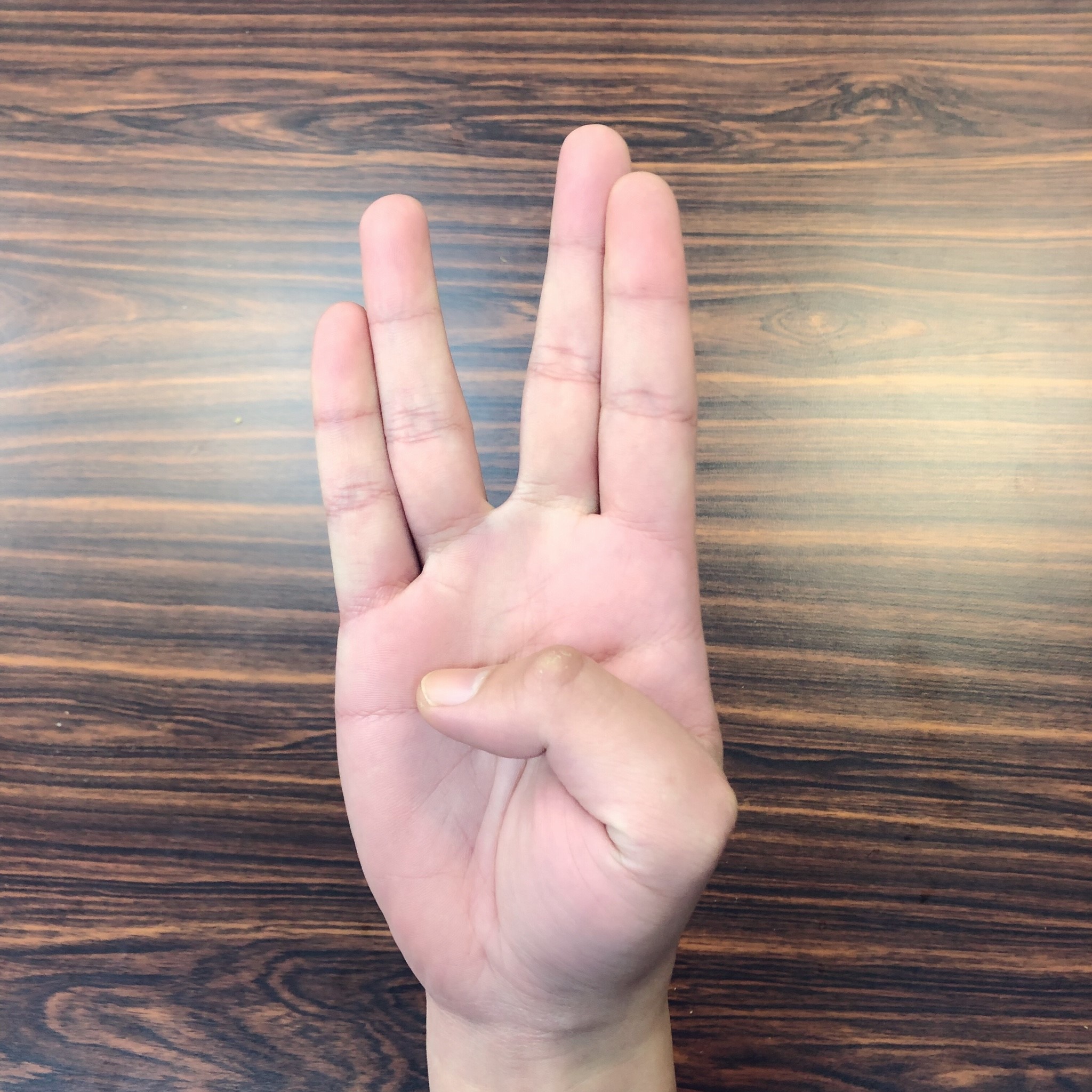 依直觉选一个手势,看看你最近的新恋情指数