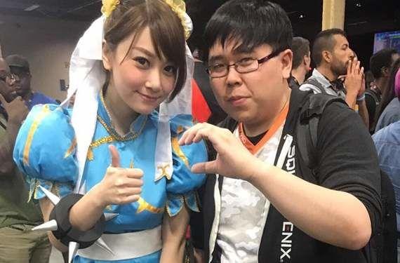 【biok】史上最强好人卡!宅宅跟正妹coser拍照 连手势都有差别待遇?