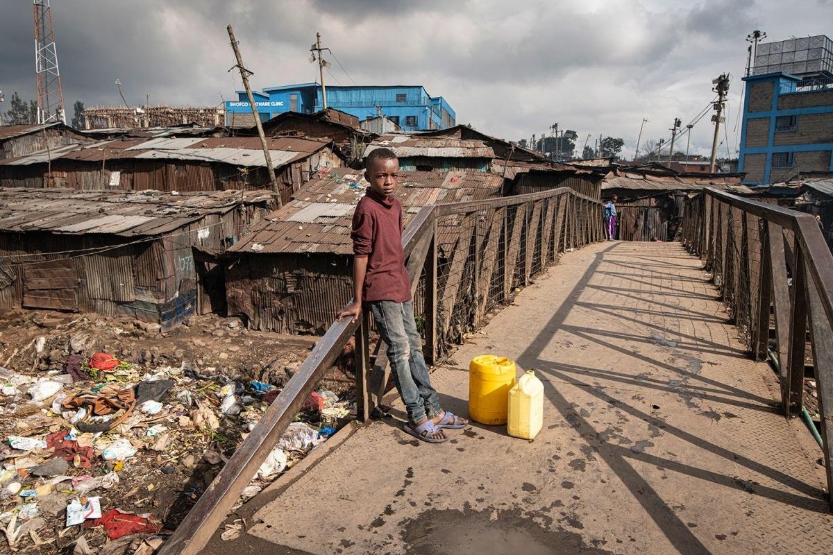 他发现贫民窟的妈妈都用可乐代替母乳 当真相曝光瞬间不寒而栗.
